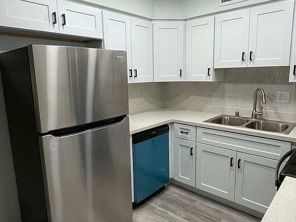 2nd image of 1800 Rexford Dr APT 1