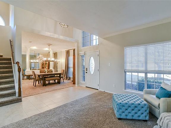 5th image of 706 Claridge Dr