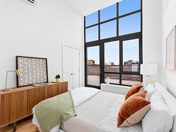 2nd image of 39 E 21st St #7AC