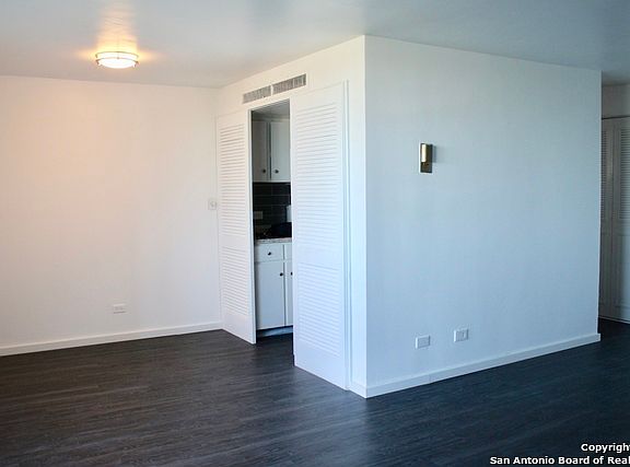 3rd image of 7039 San Pedro Ave APT 504