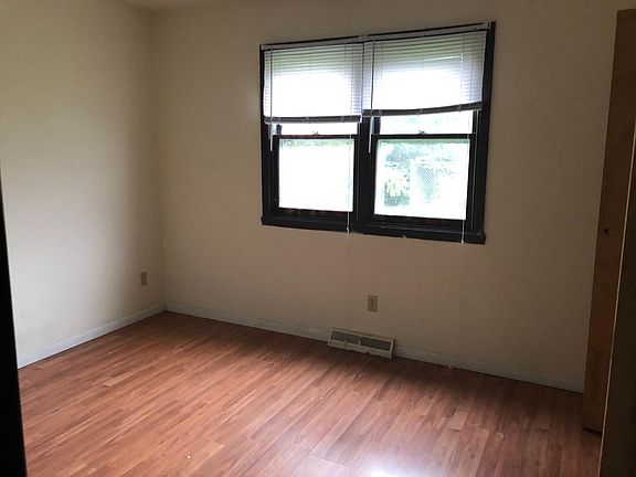 4th image of 1427 Oakwood Ave