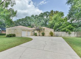 2000 Willowbend St, Conroe, TX 77301