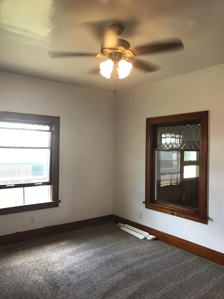 4 bed, 2500 sqft, $995 — Photo 2