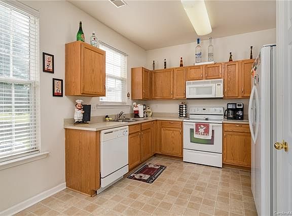 4th image of 7526 Abigail Glen Dr
