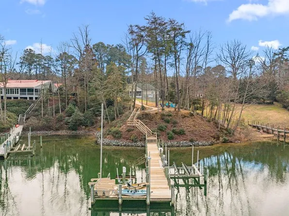 97 Currell Cove Ln, White Stone, VA 22578