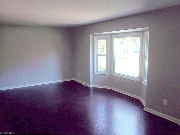 3rd image of 9262 Basswood Dr