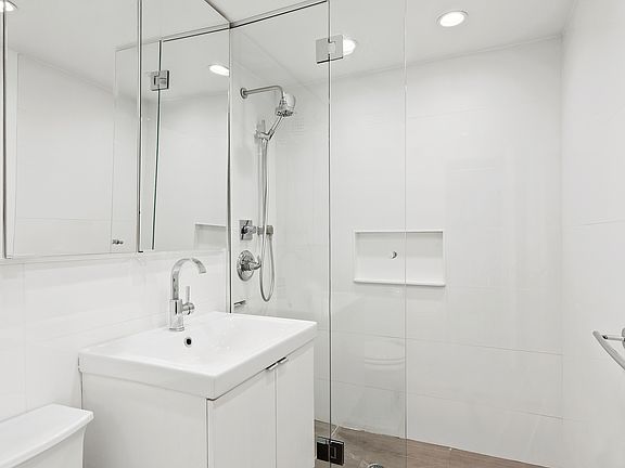 5th image of 301 E 66th St APT 6B
