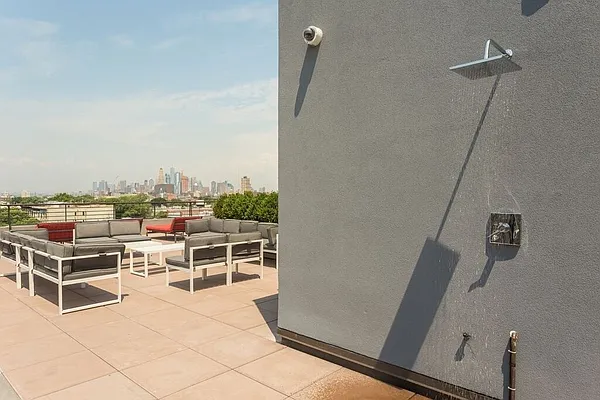 Rented by MNS | media 17