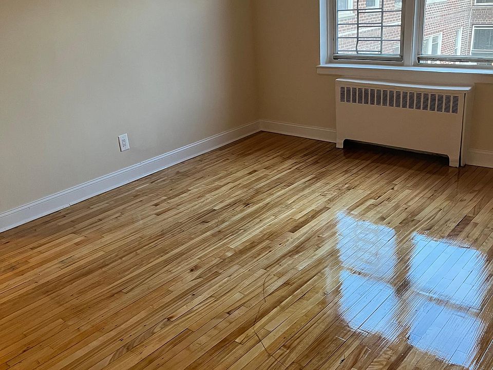 1st image of 14209 Barclay Ave #6D