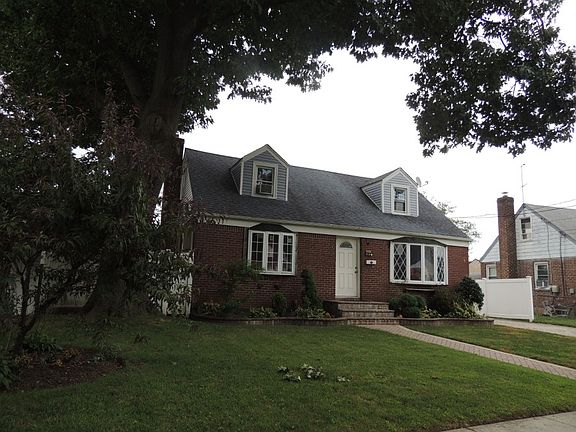 3rd image of 124 Lawrence St