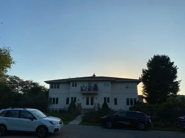2020 Pearl Ln #3, Fairfield, IA 52556