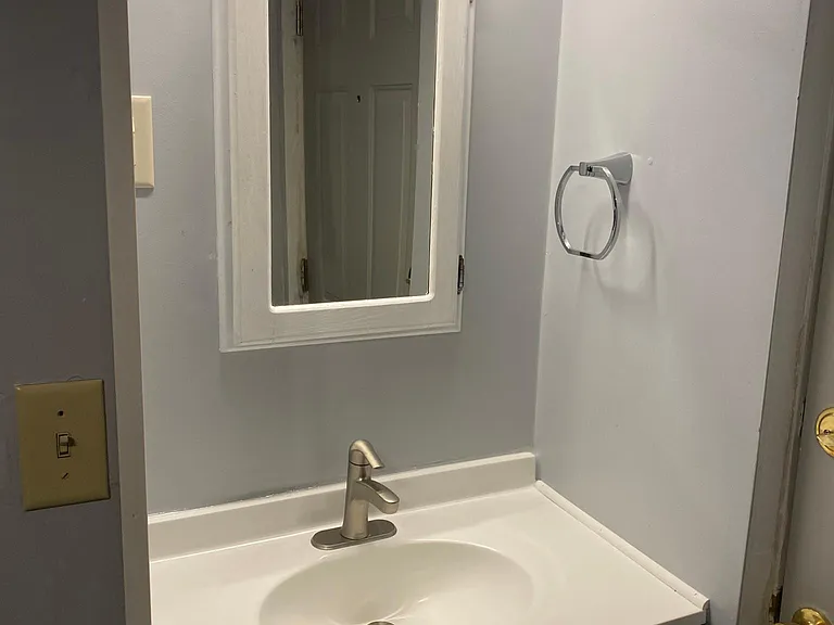 130 W Elm St #B — Photo 17