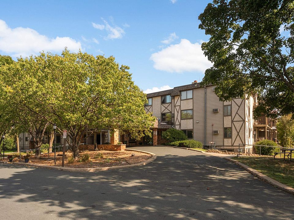 1st image of 1304 W Medicine Lake Dr APT 202