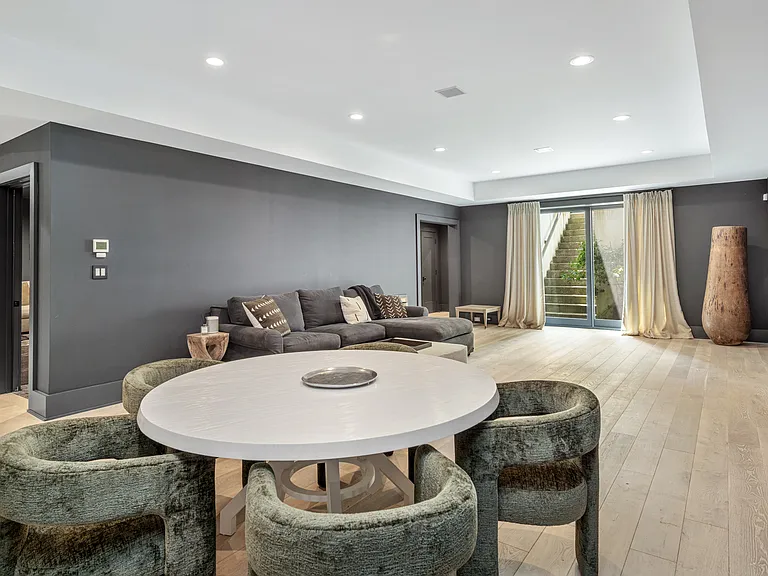 64 Chase Ct — Photo 32