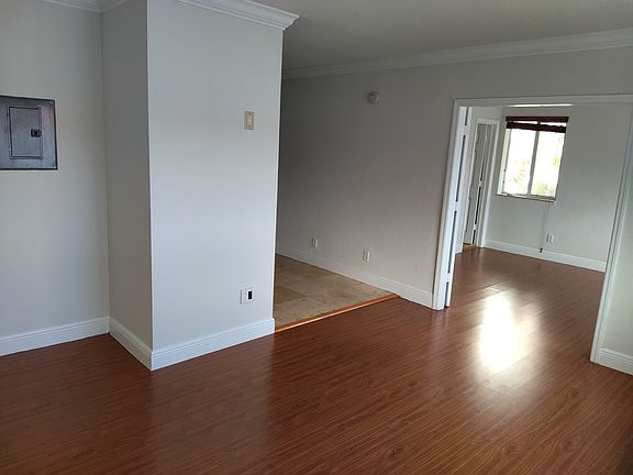 2nd image of 25 Menores Ave #8
