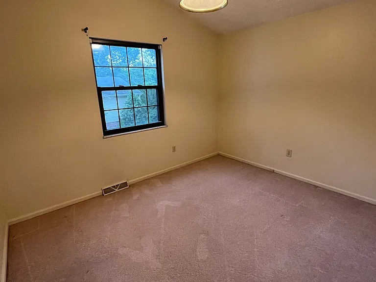 2906 Autumnwood Dr — Photo 10