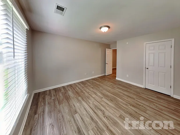 1204 Green Turf Ln — Photo 11