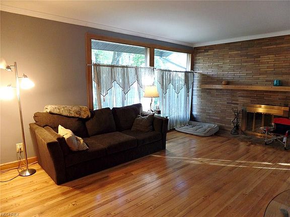 4th image of 176 The Brooklands Ave