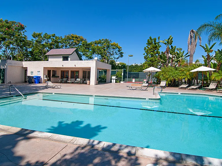 8746 Villa La Jolla Dr #53 — Photo 32