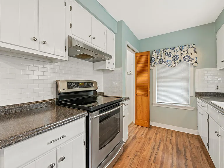 457 E Royal Forest Blvd — Photo 6