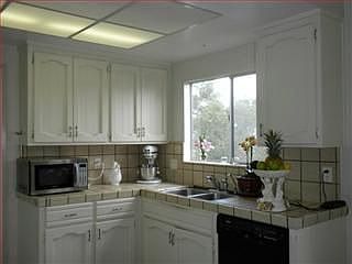 5th image of 1061 Crestview Dr