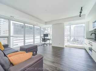 327 King St W #807, Toronto, ON M5V 0W7