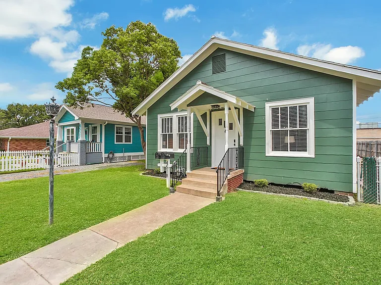 4518 Bernardo De Galvez Ave — Photo 2