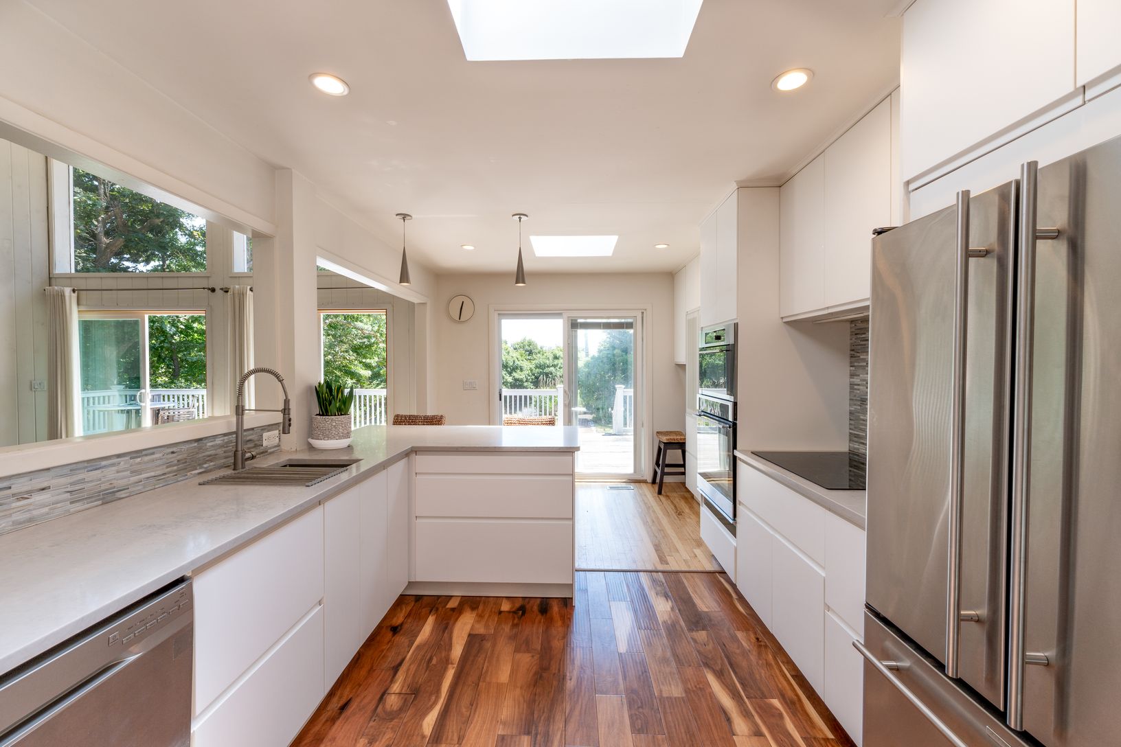  Stainless steel appliances