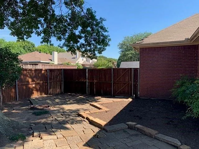 8209 Bells St — Photo 16