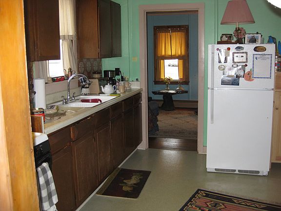 4th image of 65 Sanford Ln
