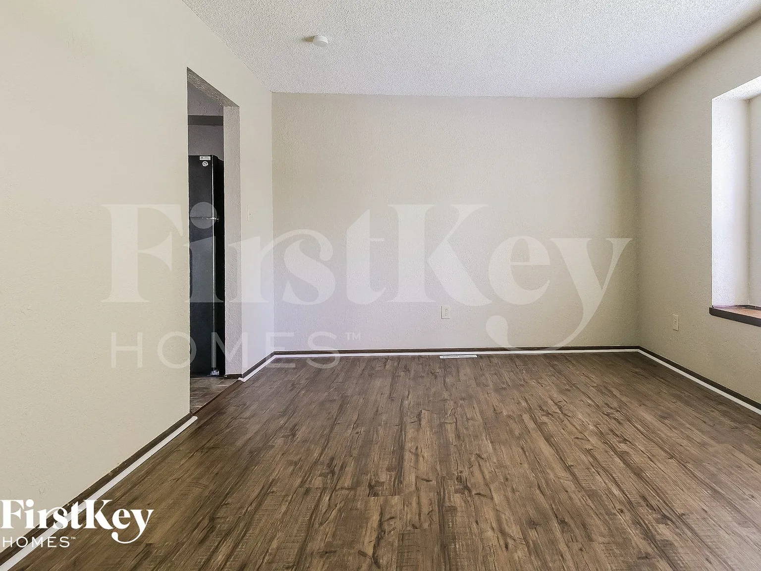 3 bed, 2.0 bath, 1166 sqft, $1,980 — Photo 3