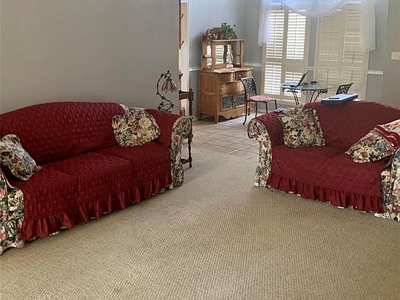 3rd image of 707 Hillcrest Dr