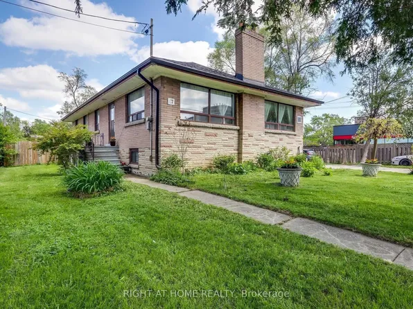 17 Bryant St, Toronto, ON M3H 4Z8