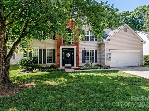 6248 Falls Lake Dr, Charlotte, NC 28270