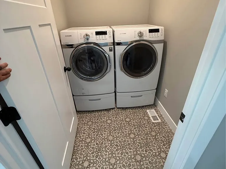 N 3175 W — Photo 20