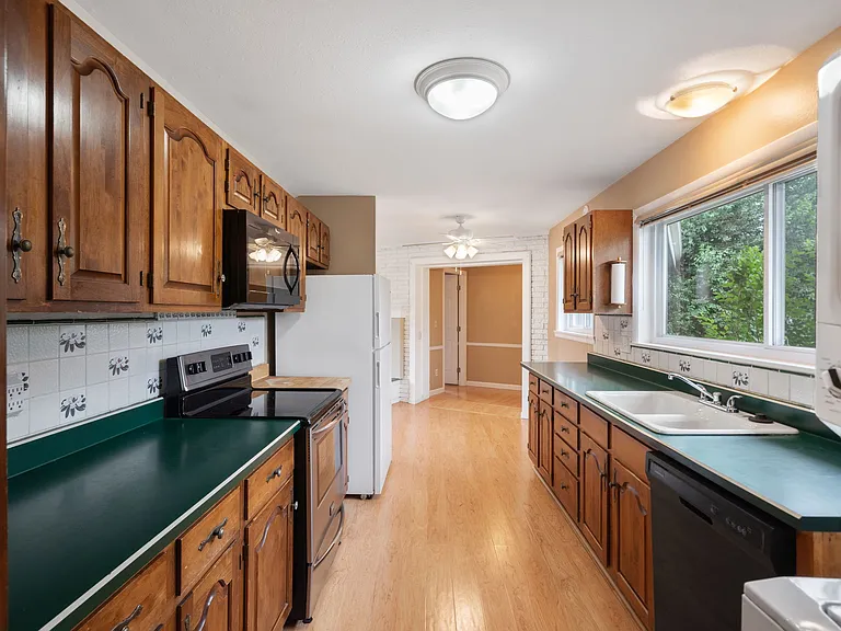1221 Mount View Ln — Photo 4