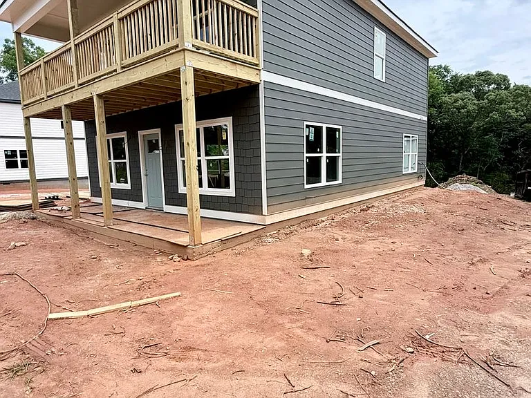 815 Whitehall Rd — Photo 2