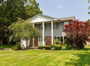 46 Heller Pl, Hauppauge, NY 11788