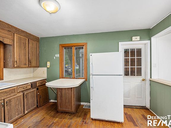 4th image of 4272 Hillsdale Ave NE