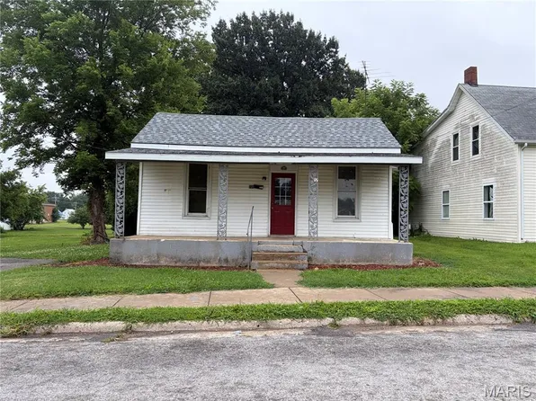 220 N Vine St, Sparta, IL 62286