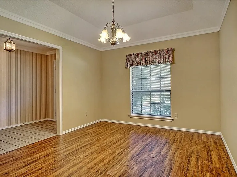 5705 Royal Club Dr — Photo 5