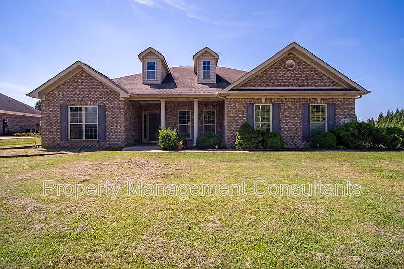 4 bed, 3.0 bath, 2672 sqft, $2,500 — Photo 1