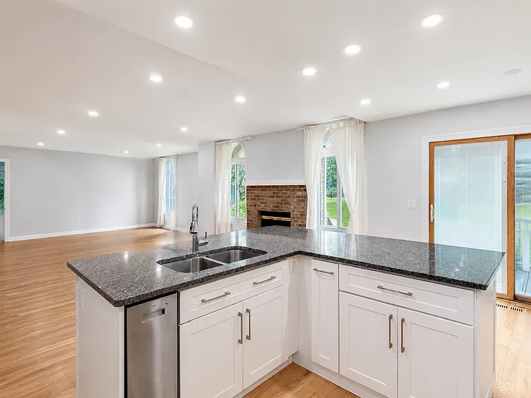 103 Brittany Dr — Photo 3