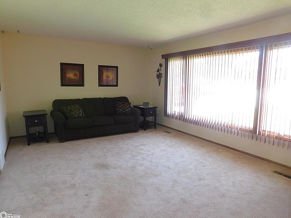 3rd image of 520 Main St