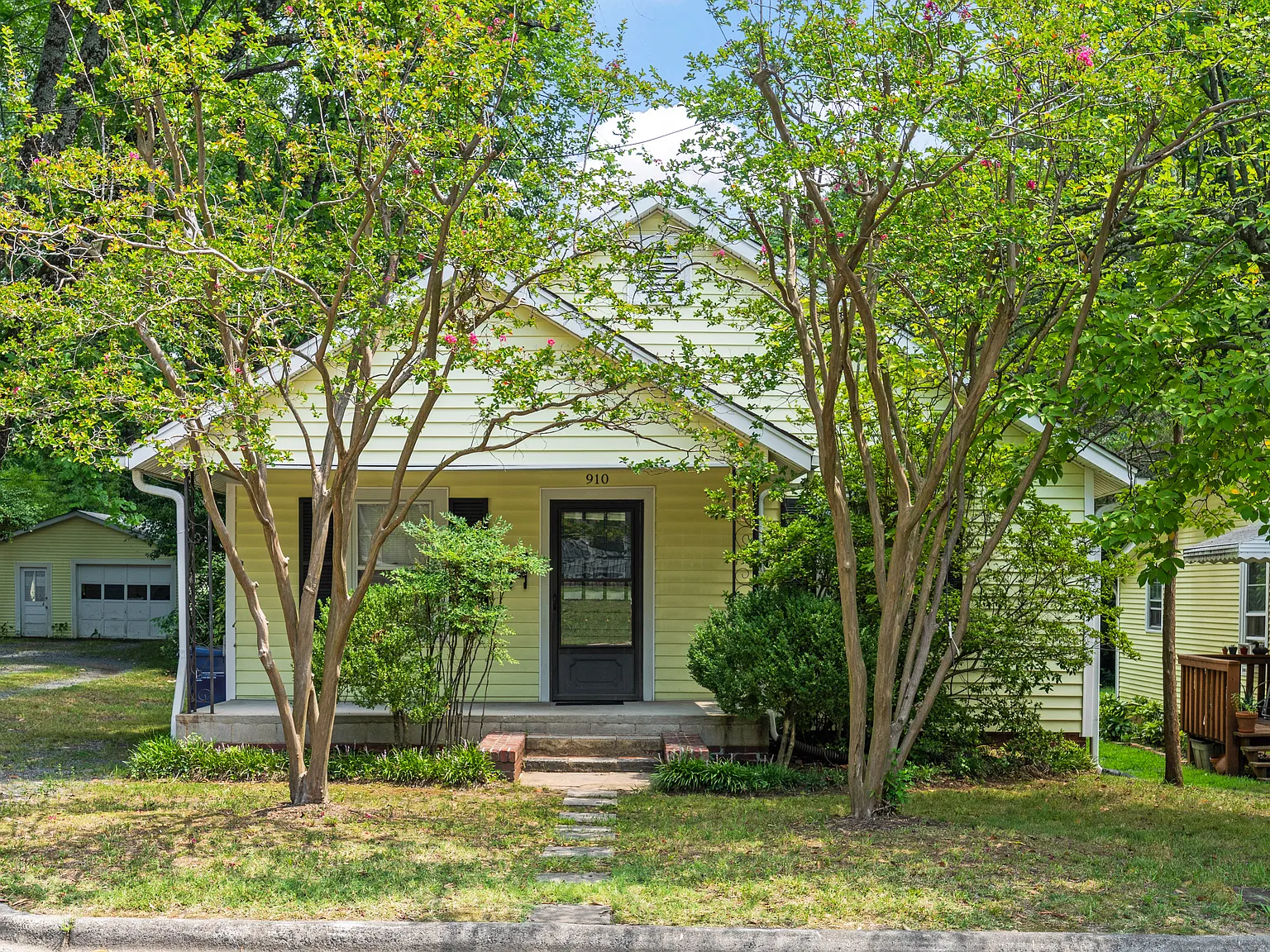 2 bed, 1080 sqft, $2,400 — Photo 1