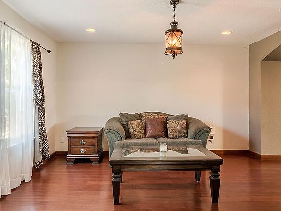 2nd image of 2060 Tammi Ct