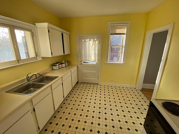 3rd image of 785 Marion St #2