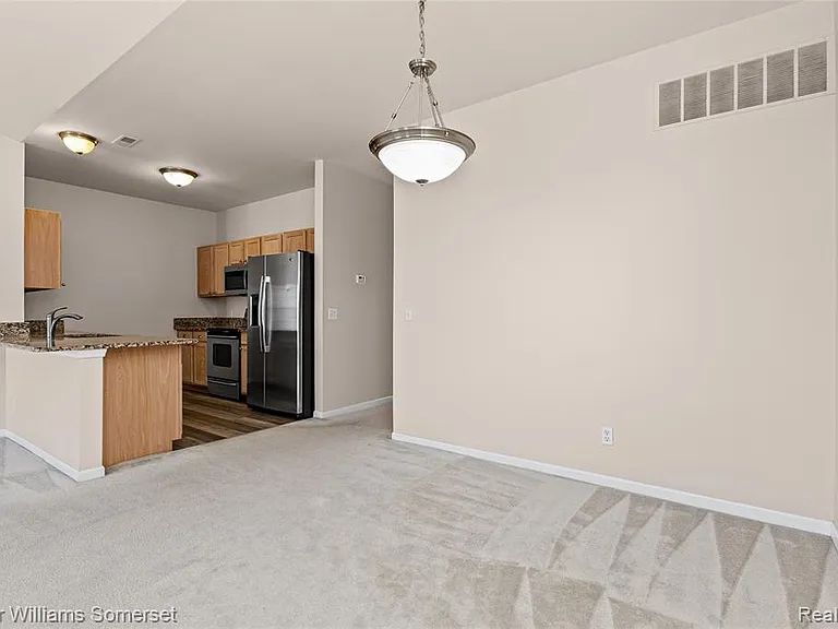 1128 Alameda Blvd — Photo 8