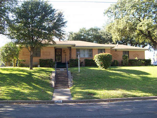 1st image of 2407 Wildoak Dr