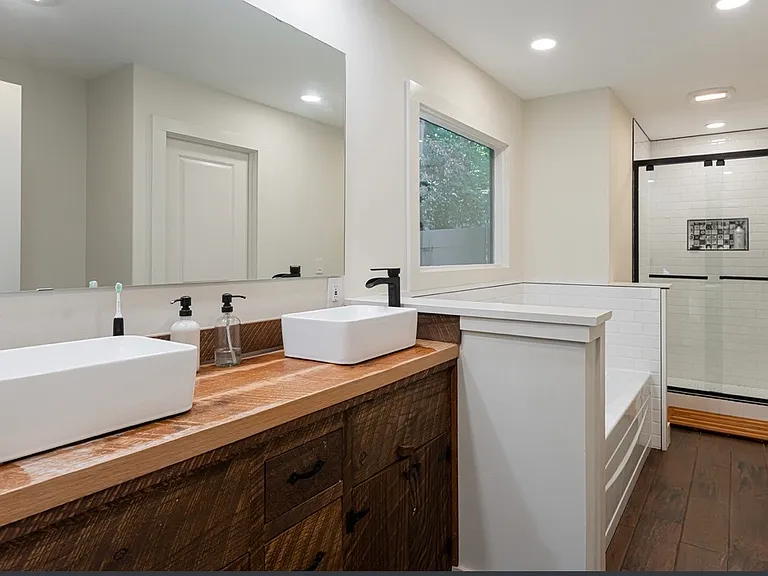 111 Eastmoor Dr — Photo 4